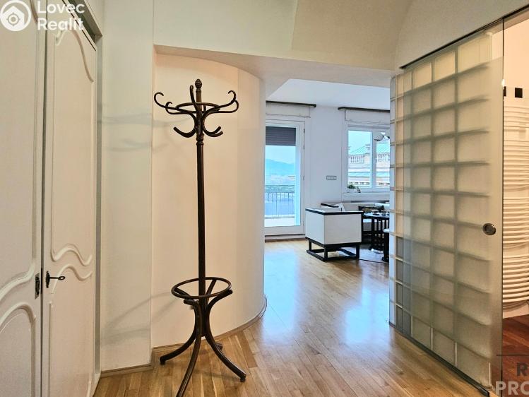 Pronájem bytu 2+KK Praha, Masarykovo nábřeží č. 15