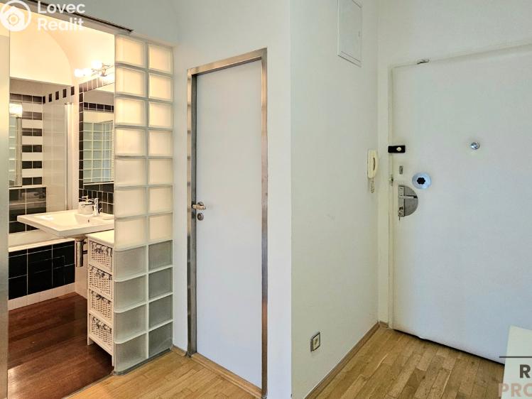 Pronájem bytu 2+KK Praha, Masarykovo nábřeží č. 17