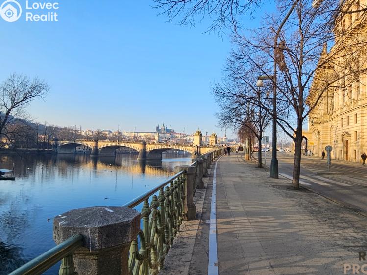 Pronájem bytu 2+KK Praha, Masarykovo nábřeží č. 22
