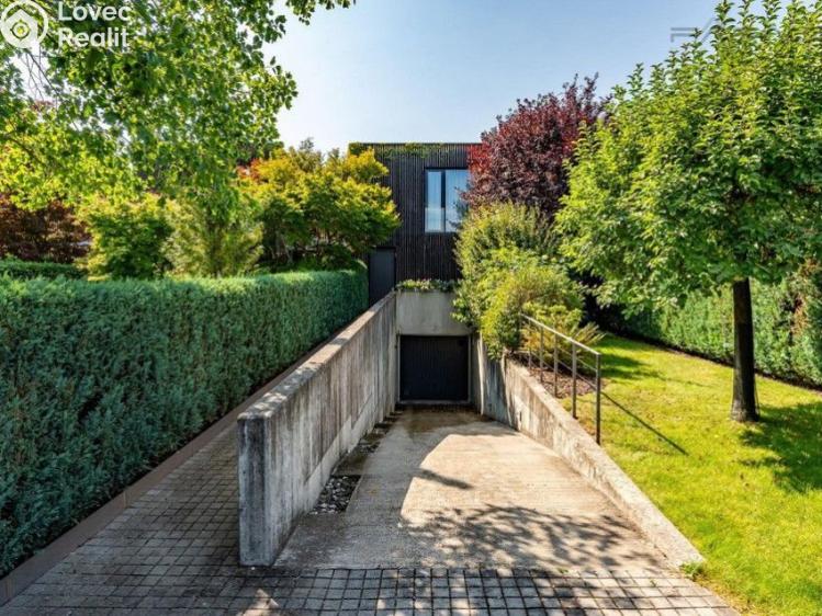 Prodej rodinného domu Praha, Suttnerové č. 13