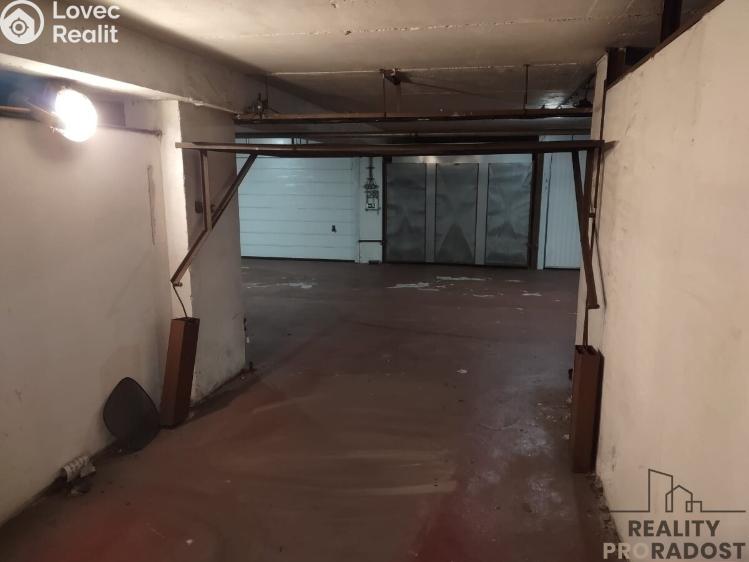 Pronájem garáže Praha, Hviezdoslavova č. 1