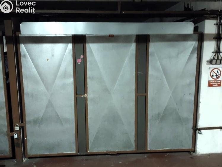 Pronájem garáže Praha, Hviezdoslavova č. 2