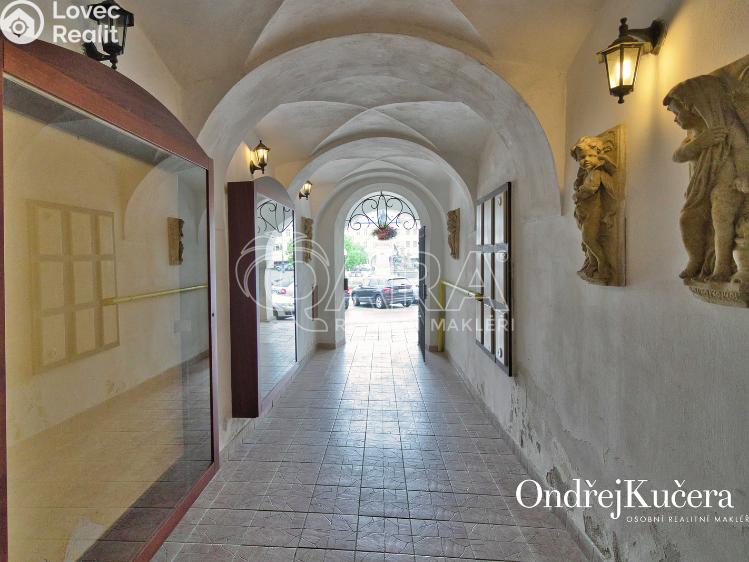 Sale apartment building Trutnov, Krakonošovo náměstí 123 č. 12