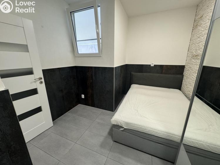 Pronájem bytu 3+KK Praha, Pernického 906/13 č. 8