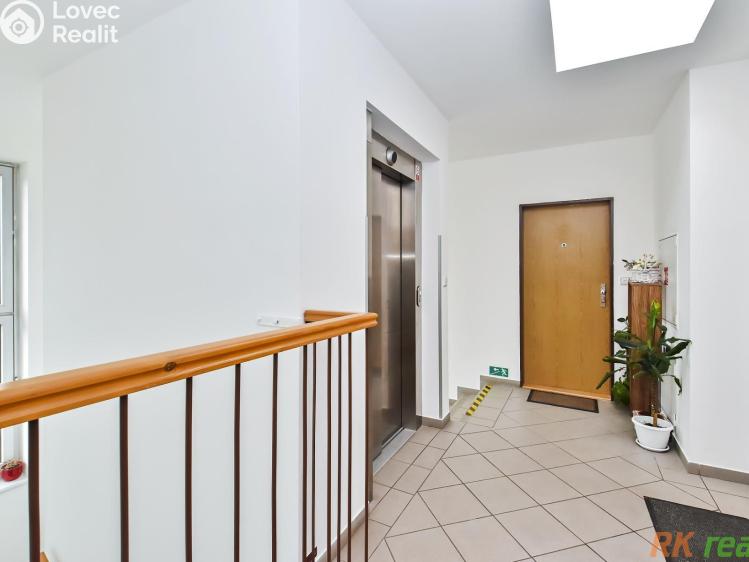 Pronájem bytu 3+KK Praha, Dobrovolného č. 34