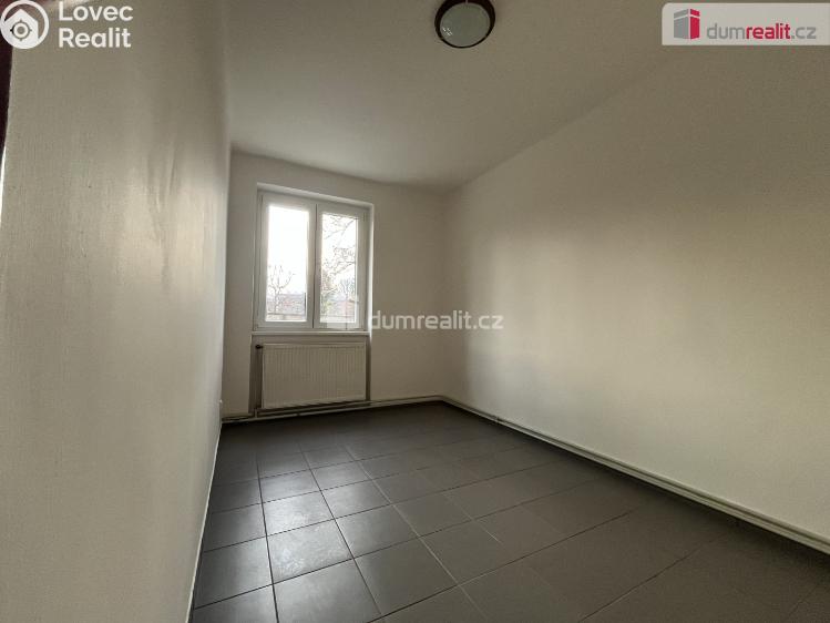 Pronájem bytu 3+1 Velvary, Chržínská č. 8