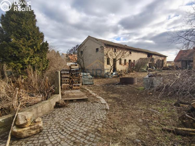 Sale farm buildings Děčany č. 11