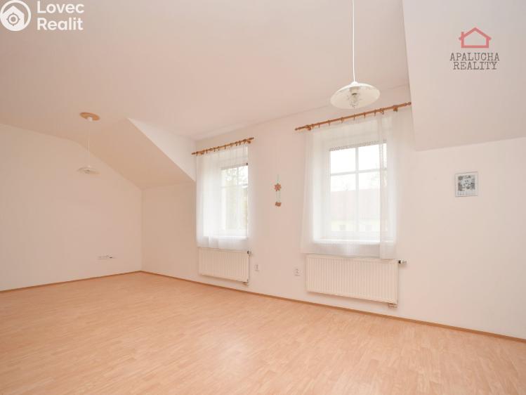 Pronájem bytu 2+KK Milovice, Kaštanová 670 č. 4