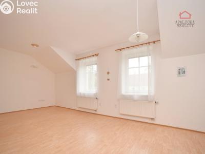 Pronájem bytu 2+KK Milovice, Kaštanová 670 č. 4