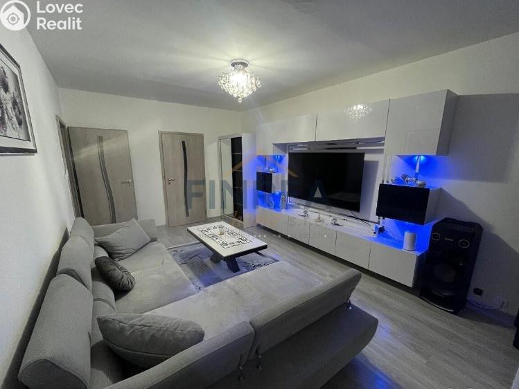 Prodej bytu 4+1 Postoloprty, Jiráskovo náměstí č. 1