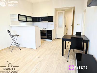 Pronájem bytu 2+1 Praha, náměstí Generála Kutlvašra č. 3