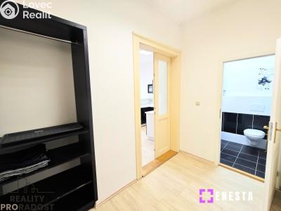 Pronájem bytu 2+1 Praha, náměstí Generála Kutlvašra č. 6