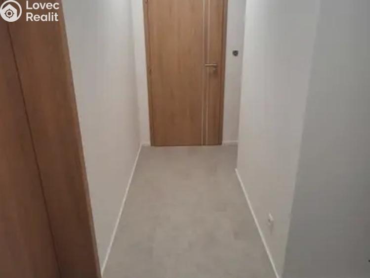 Pronájem bytu 1+KK Praha, Mezi školami č. 7