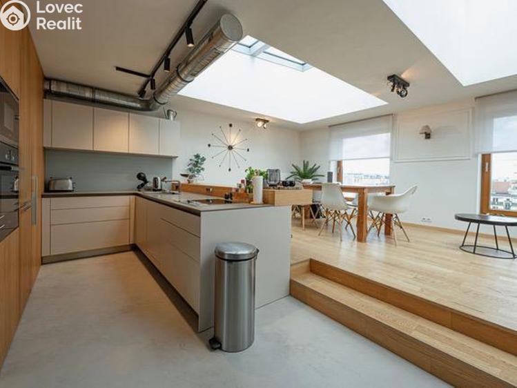 Pronájem bytu 4+KK Praha, Komunardů č. 1