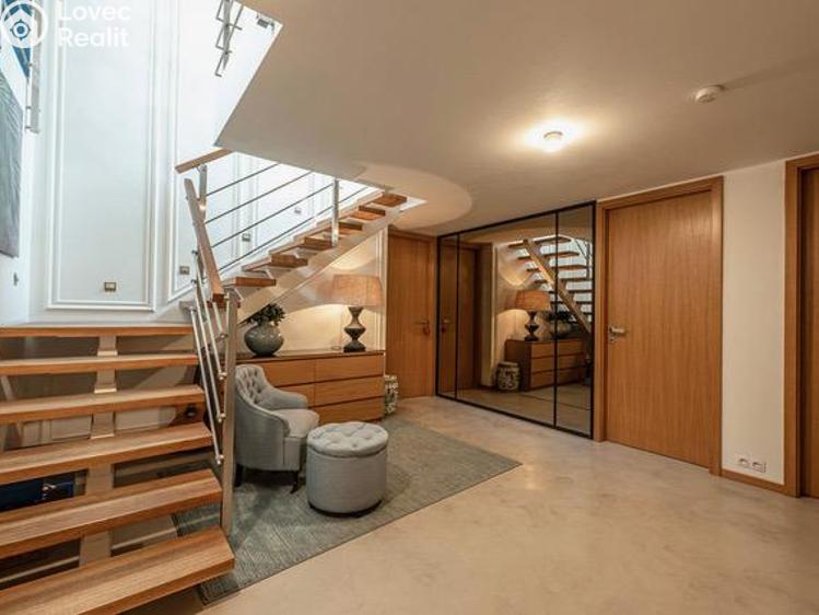 Pronájem bytu 4+KK Praha, Komunardů č. 8