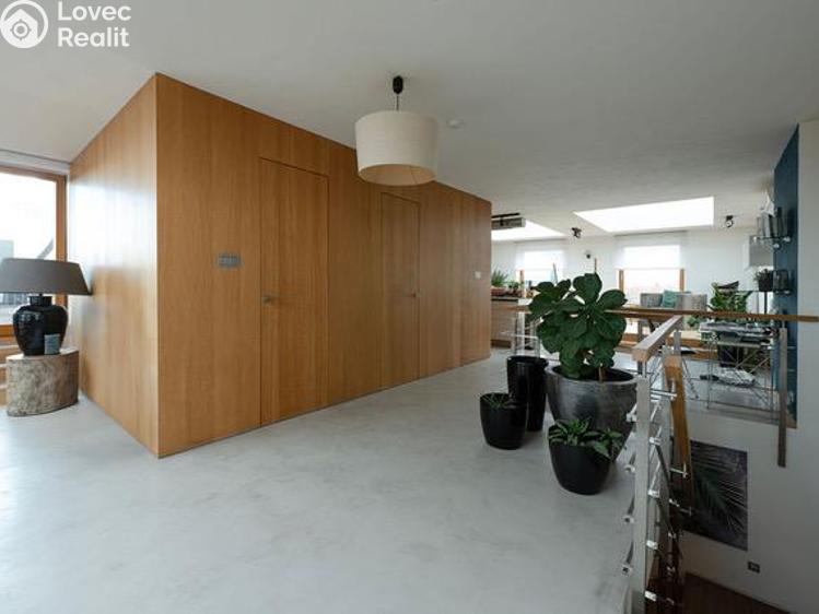 Pronájem bytu 4+KK Praha, Komunardů č. 17