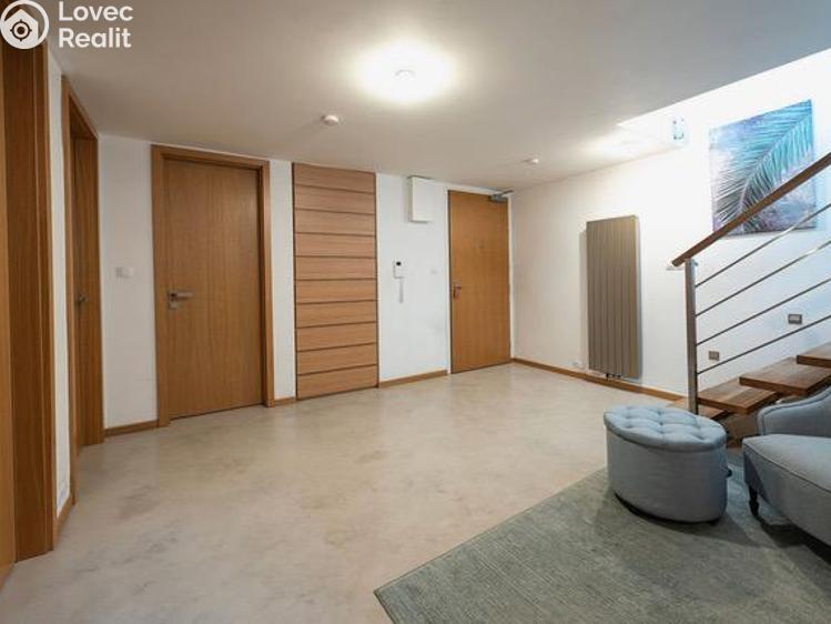 Pronájem bytu 4+KK Praha, Komunardů č. 28