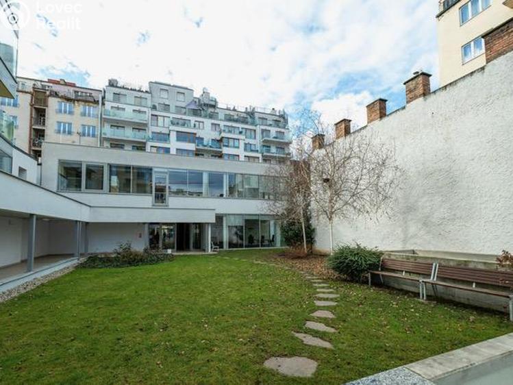 Pronájem bytu 4+KK Praha, Komunardů č. 32