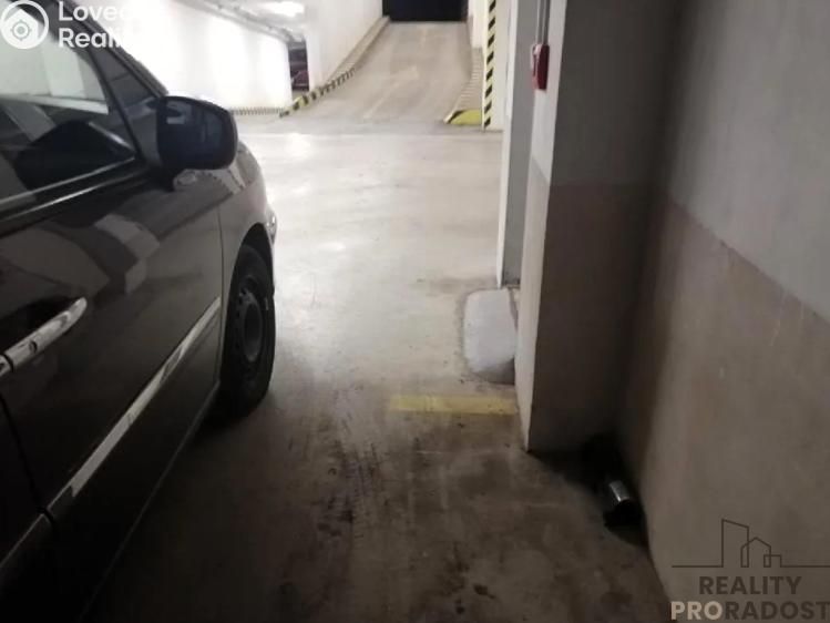 Pronájem garážového stání Praha, Petržílkova č. 10