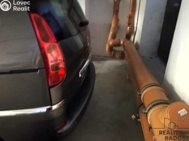 Pronájem garážového stání Praha, Petržílkova č. 11