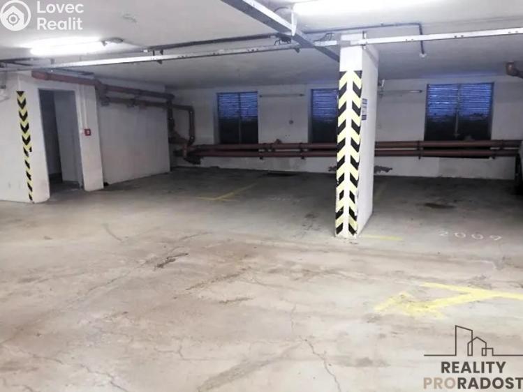 Pronájem garážového stání Praha, Petržílkova č. 9