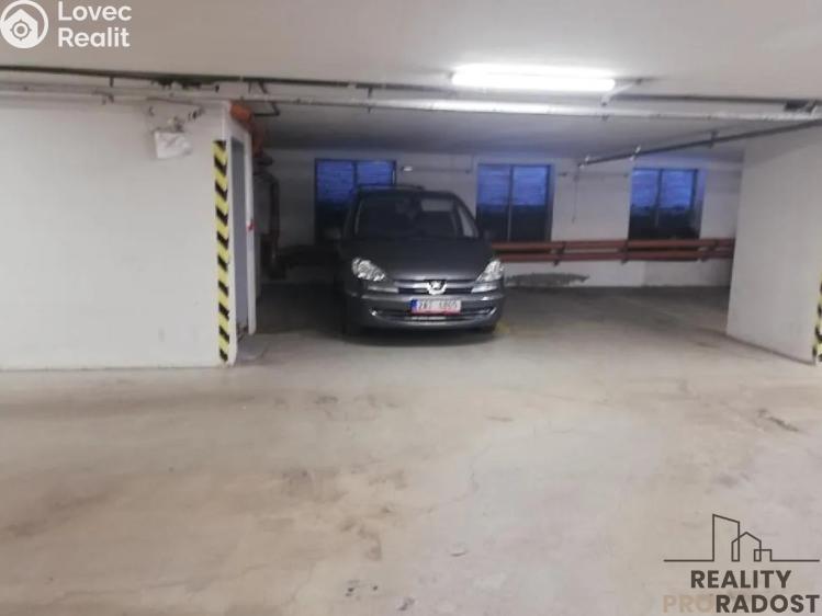 Pronájem garážového stání Praha, Petržílkova č. 12