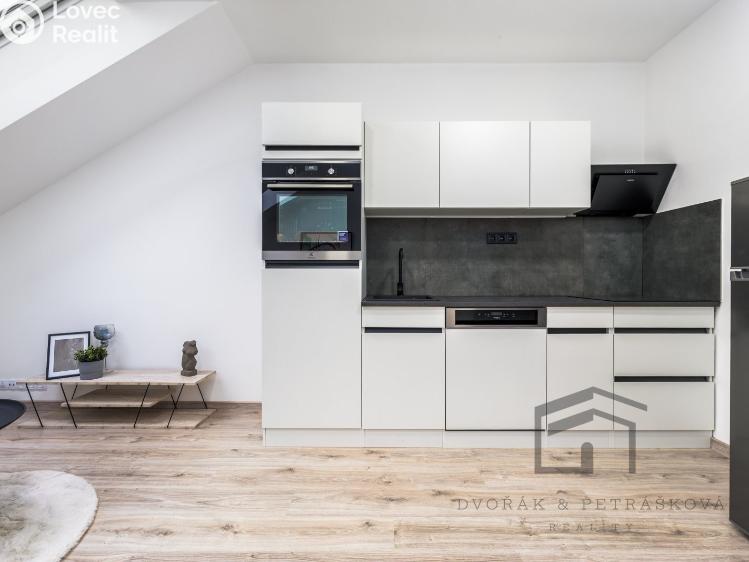 Prodej bytu 2+KK Praha, Pod Labuťkou 949/7 č. 2