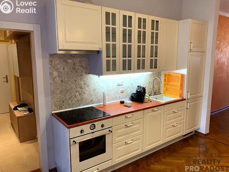 Pronájem bytu 3+1 Praha, Bělohorská č. 1