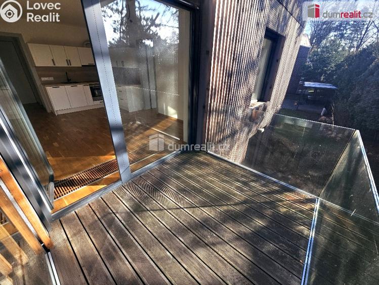 Аренда квартиры 2+KK Kamenice, Ringhofferova č. 8