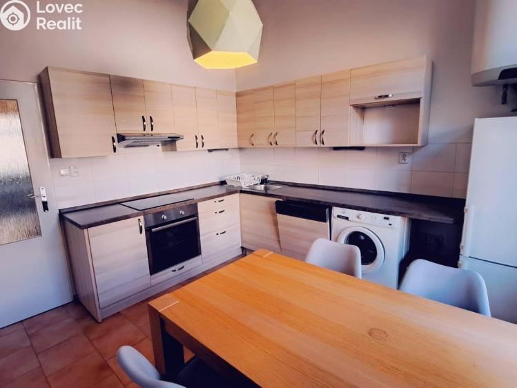 Pronájem bytu 2+KK Praha, Sarajevská č. 10