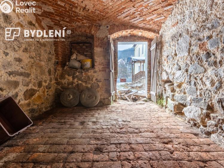 Prodej výrobní haly Malé Březno č. 33