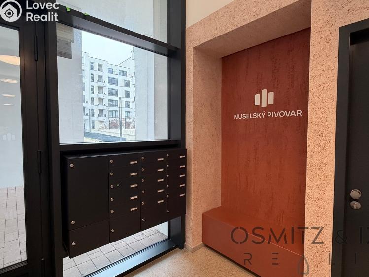 Pronájem garážového stání Praha, Závišova 11/7 č. 8