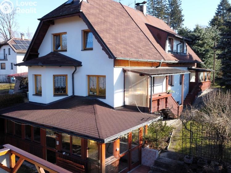 Продаж сімейного будинку Černovice, Husovy sady 465 č. 1