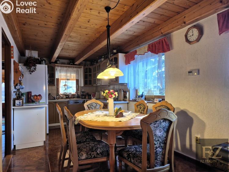 Продаж сімейного будинку Černovice, Husovy sady 465 č. 7