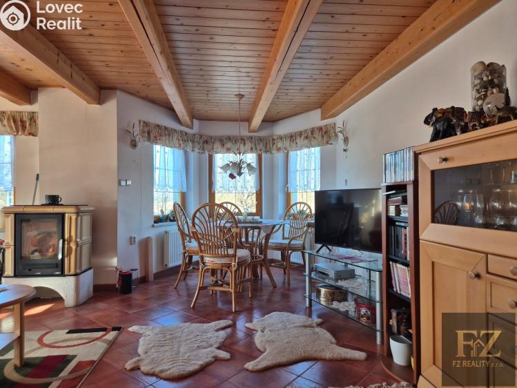 Продаж сімейного будинку Černovice, Husovy sady 465 č. 10