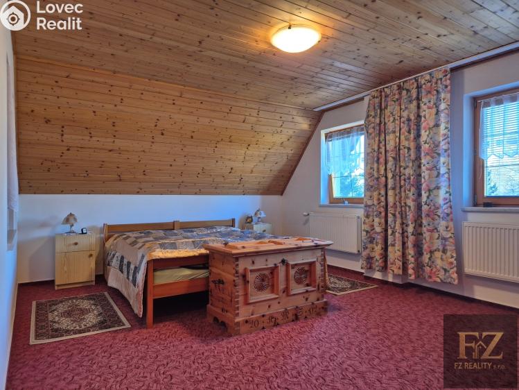 Продаж сімейного будинку Černovice, Husovy sady 465 č. 17