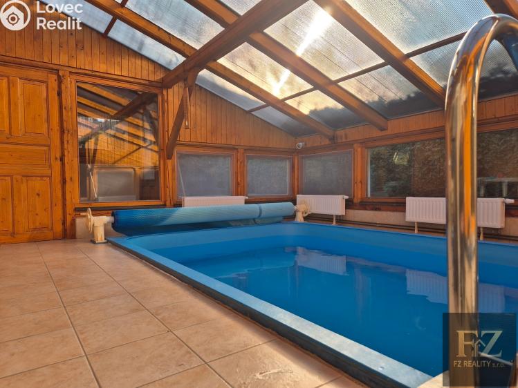 Продаж сімейного будинку Černovice, Husovy sady 465 č. 28