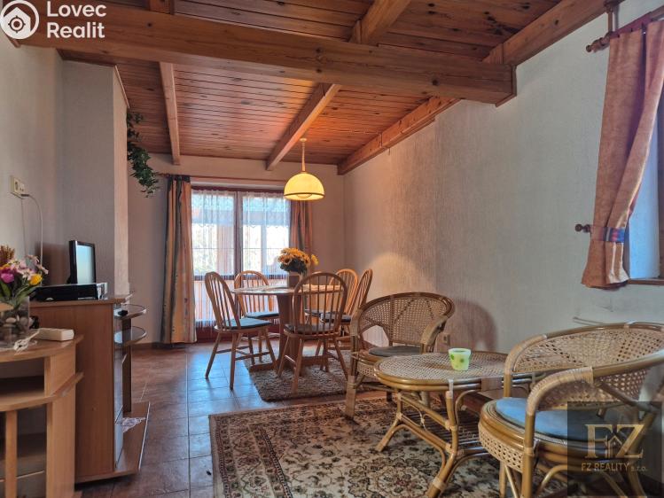 Продаж сімейного будинку Černovice, Husovy sady 465 č. 31