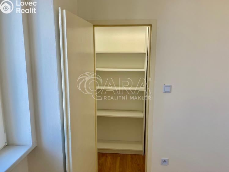 Pronájem bytu 1+KK Praha, V Horkách 1386/5 č. 8