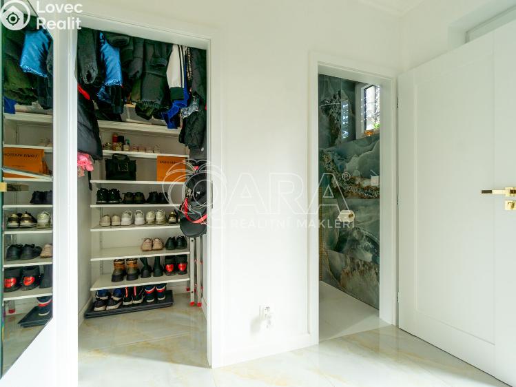 Prodej rodinného domu Rostoklaty č. 9