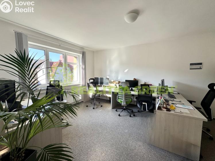 Pronájem kanceláře Zlín, Ševcovská 3667 č. 8