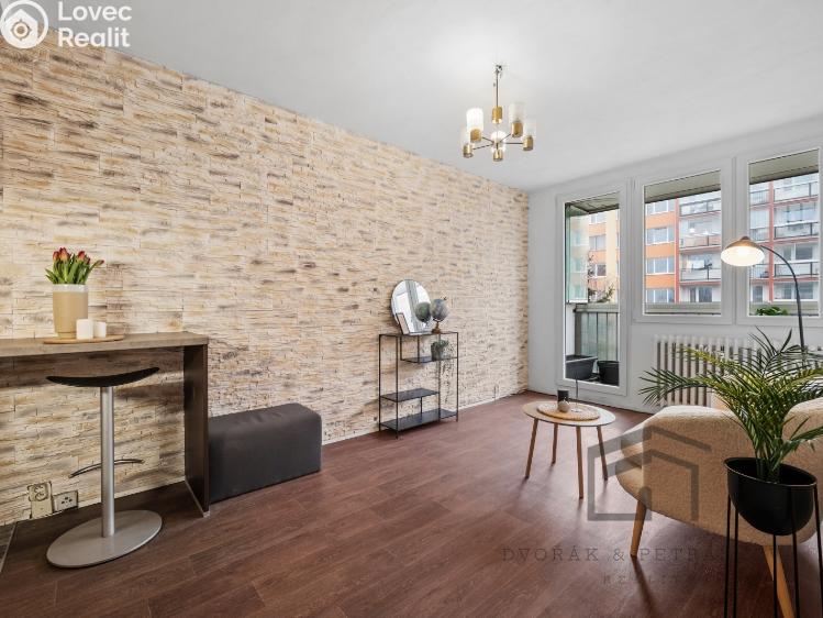 Prodej bytu 2+KK Praha, Zápasnická 879/7 č. 1