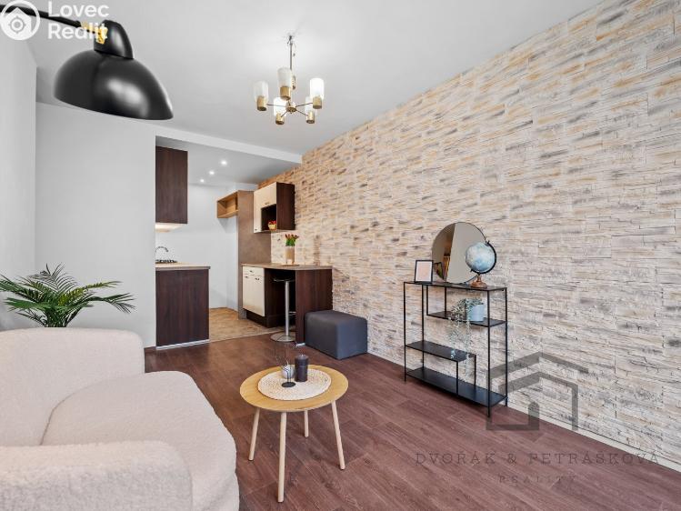 Prodej bytu 2+KK Praha, Zápasnická 879/7 č. 4