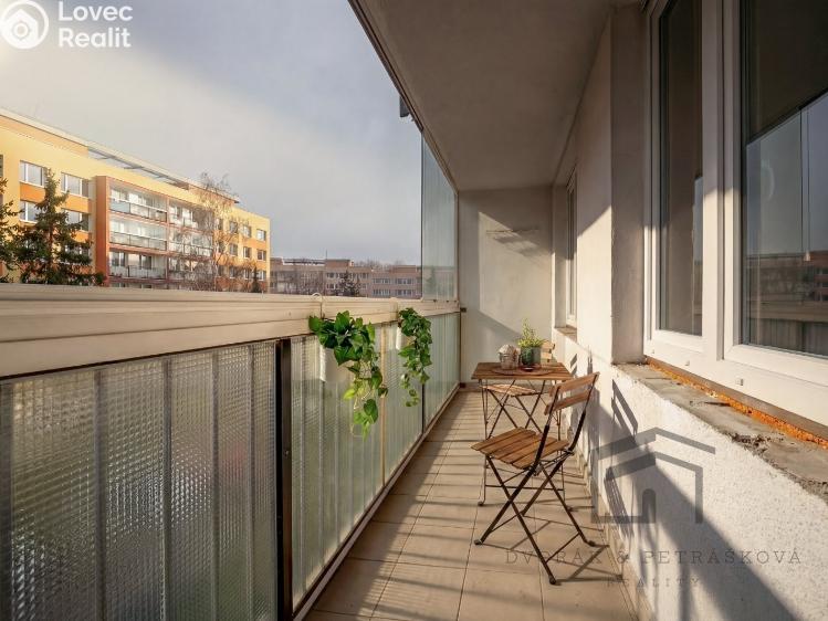 Prodej bytu 2+KK Praha, Zápasnická 879/7 č. 8