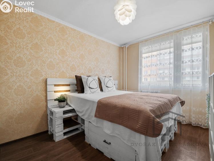 Prodej bytu 2+KK Praha, Zápasnická 879/7 č. 9