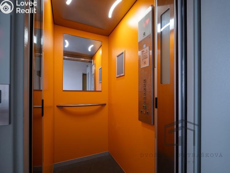 Prodej bytu 2+KK Praha, Zápasnická 879/7 č. 24