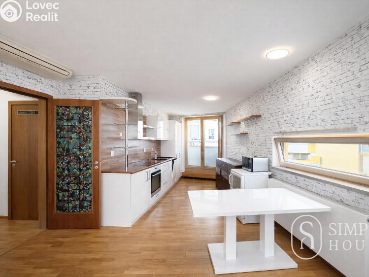 Pronájem bytu 3+KK Praha, Jeseniova č. 1