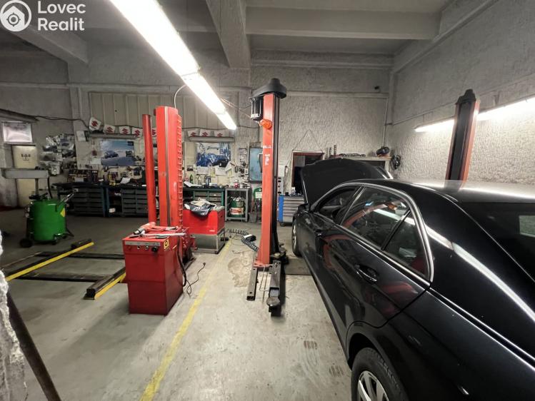 Продаж комерційної нерухомості Praha 6, Břevnov, Diskařská 83/0 č. 8