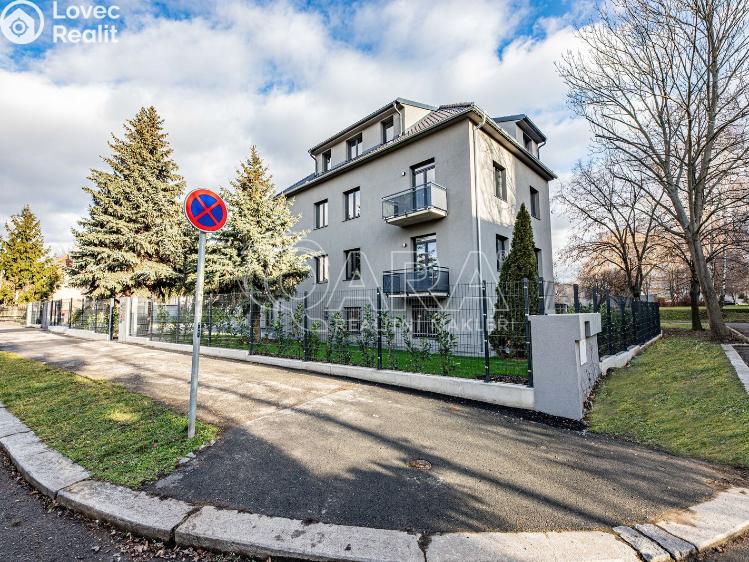 Pronájem bytu 1+KK Praha, Květnická č. 1