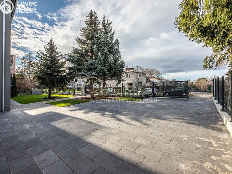 Pronájem bytu 1+KK Praha, Květnická č. 11